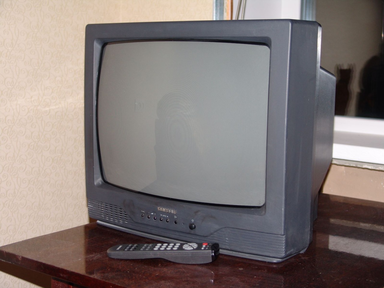 старый телевизор самсунг 
